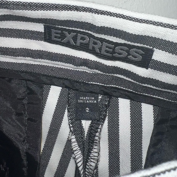 Express NEW Casual Striped Mid Rise Side Zip Pull On Shorts Sz 2 - Picture 4 of 6